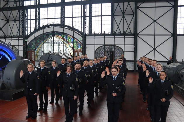 BPOL NRW: Die Bundespolizeiinspektion Dortmund begrüßt 41 neue Polizeimeisterinnen und Polizeimeister