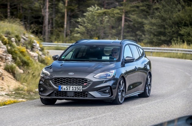 Ford-Werke GmbH: Die N 304 in Portugal: Unterwegs im Ford Focus ST auf einer der schönsten Straßen Europa's