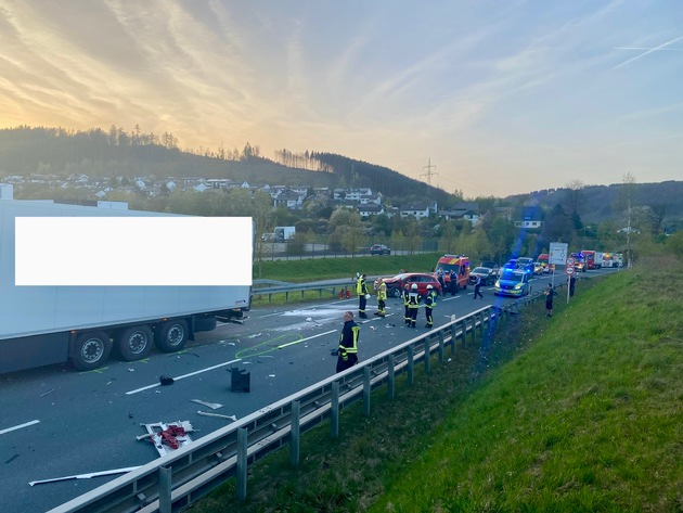 FF Olsberg: Verkehrsunfall auf B490n am Losenbergtunnel in Olsberg