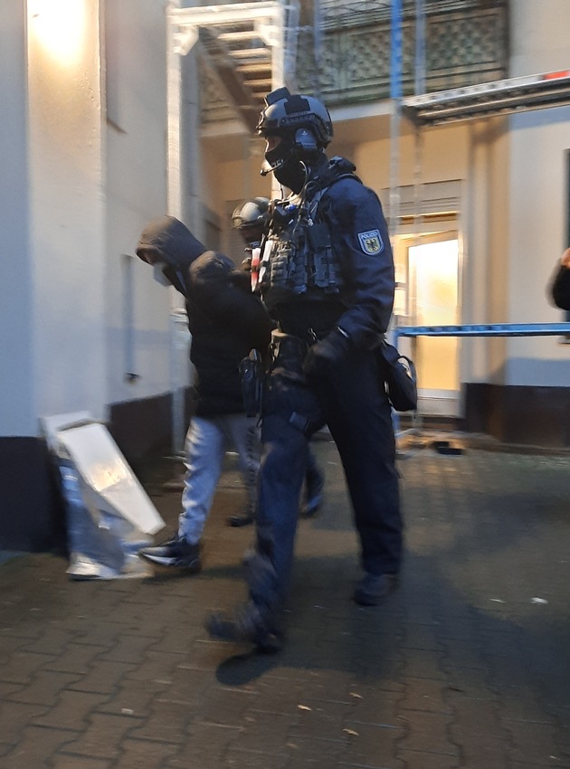BPOLP Potsdam: Bundespolizei legt international agierender Schleuserbande das Handwerk - vier Untersuchungshaftbefehle vollstreckt und 14 Objekte durchsucht