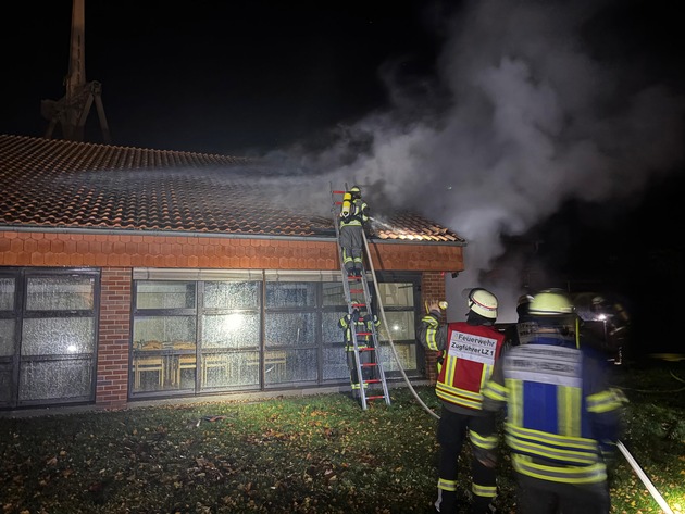 FW-WRN: Gebäudebrand in der Wichernstraße