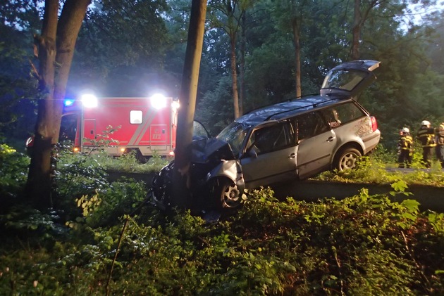 FW-PL: Schwerer Verkehrsunfall auf Bundesstraße 236 in Plettenberg