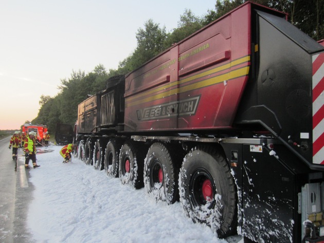 POL-WL: Schwerlasttransport geriet während der Fahrt in Brand