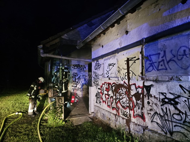 FW-AR: Gebäudebrand im Pfadfinderheim Arnsberg