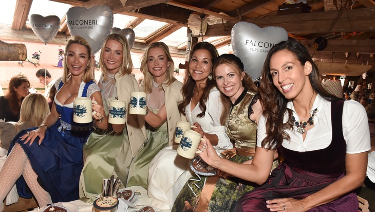 Falconeri: Falconeri auf der Wiesn / Oktoberfest-Lunch mit Meise-Zwillingen, prominenten Gästen und Cashmere-Looks
