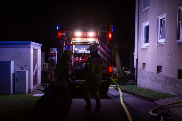 FW-MK: Brennender Balkon in der Nacht auf Mittwoch