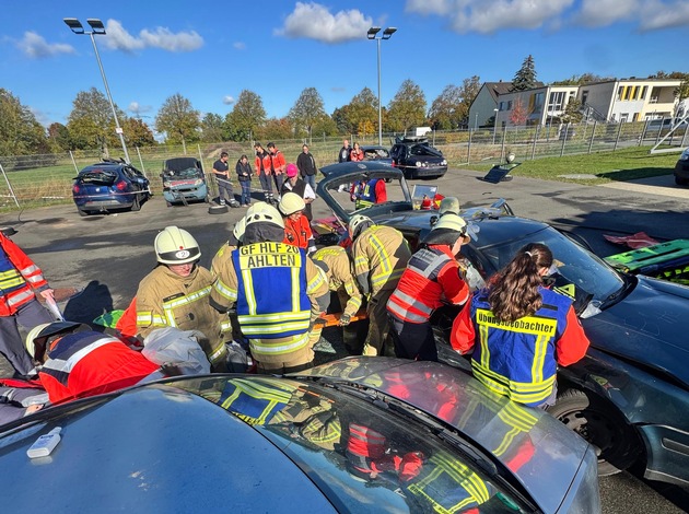 FW Lehrte: Feuerwehr Ahlten übt gemeinsam mit dem DRK und den Maltesern