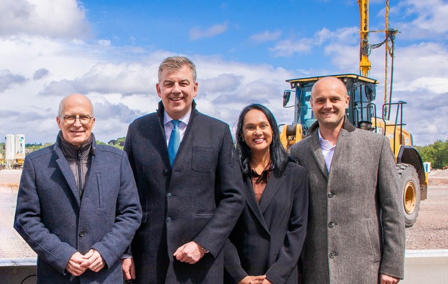 Körber-Neubau Hamburg: Bürgermeister Tschentscher besucht Großbaustelle im Innovationspark Bergedorf