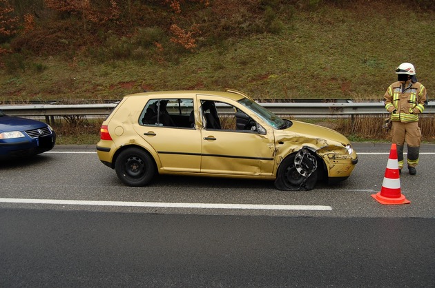 POL-PDKL: A63/Lohnsfeld, In die Schutzplanken gekracht