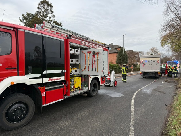 FW-Schermbeck: Unfall mit parkendem PKW