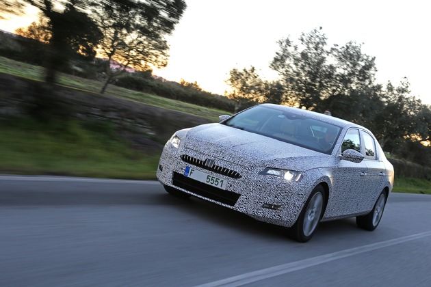 Beginn einer neuen Ära: Der neue SKODA Superb (FOTO)