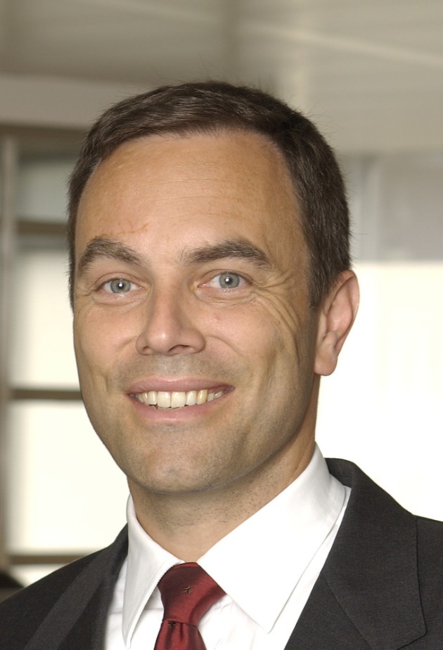 Stephan Kuhn übernimmt die Leitung des Geschäftsbereiches Financial Services von Ernst &amp; Young Schweiz