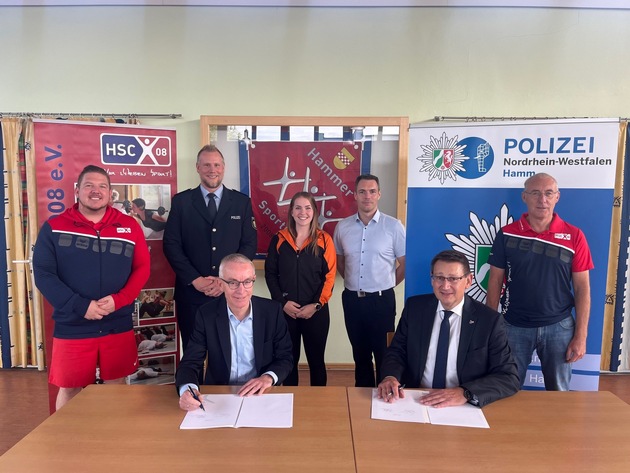 POL-HAM: Gemeinsam fit - Polizei und HSC unterzeichnen Kooperationsvertrag