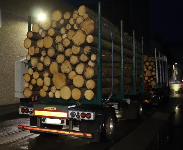 POL-PPTR: Verstöße gegen Maße, zu schwere Holztransporte und Verstöße bei Abfalltransporten