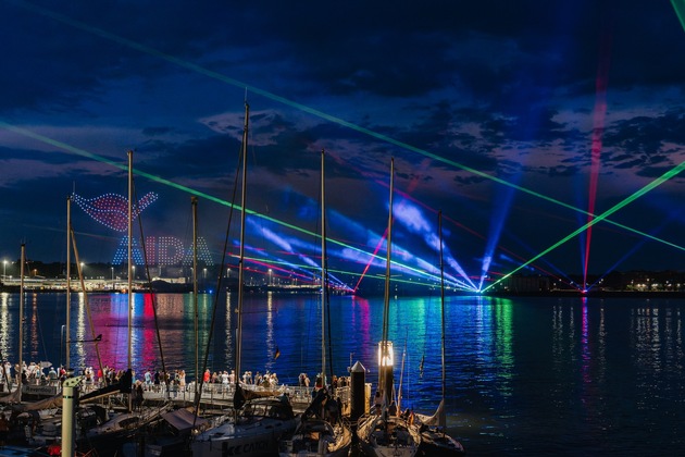 Bildmeldung: AIDA Abschlussinszenierung &bdquo;Zwischen Himmel und Meer&ldquo; zur Kieler Woche 2026
