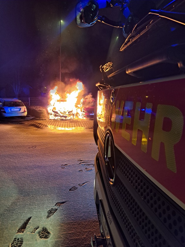 FW-MH: Fahrzeugbrand in Saarn