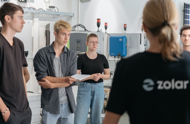 Zolar GmbH: Mit AC/DC zu mehr Klimaschutz / Aktiv gegen Fachkräftemangel: Erstes Solarcamp in Berlin gestartet