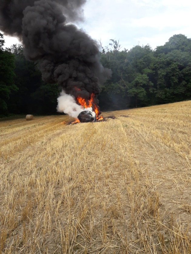 FW-EN: Trecker steht in Vollbrand