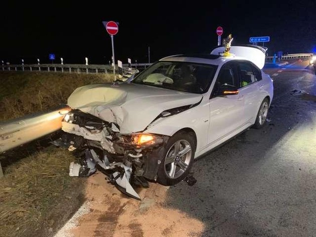 POL-STD: Zwei zum Teil schwer verletzte Autofahrer bei Unfall in Jork
