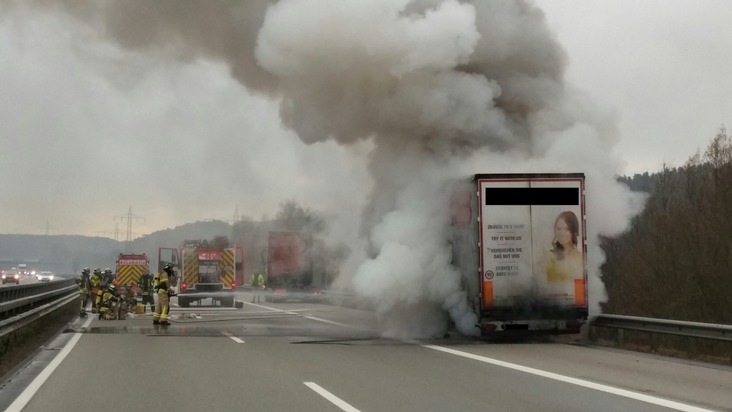 POL-PDKL: A6/Waldmohr, Lkw-Anhänger brennt völlig aus