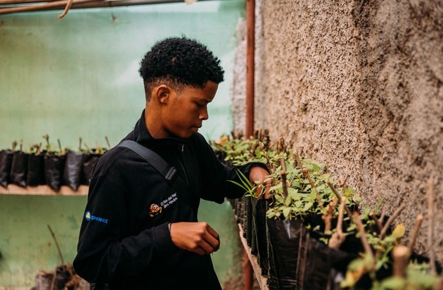 SOS-Kinderdörfer weltweit e.V.: Kinder werden ungenügend auf die Folgen des Klimawandels vorbereitet / Zum Internationalen Tag der Erde fordern die SOS-Kinderdörfer eine verbesserte Bildung zum Thema Klima und Umwelt