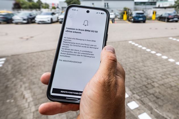 Achtung, Kind im Auto! / ADAC untersucht Systeme zur Erkennung von Kindern im Auto / Bei schlafenden Säuglingen versagen viele Warneinrichtungen