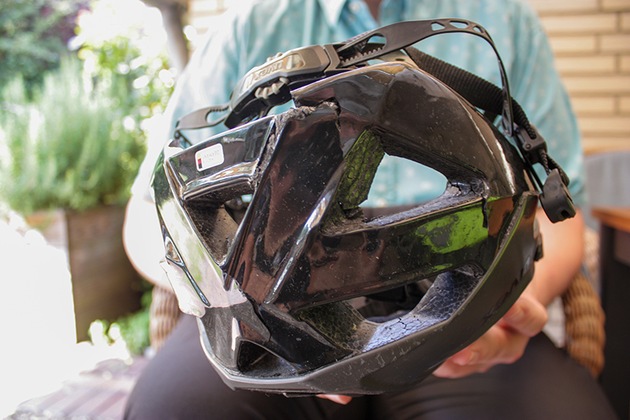 POL-ST: Mettingen, Mettinger überlebt heftigen Sturz mit E-Bike nur knapp - weil er einen Helm trug