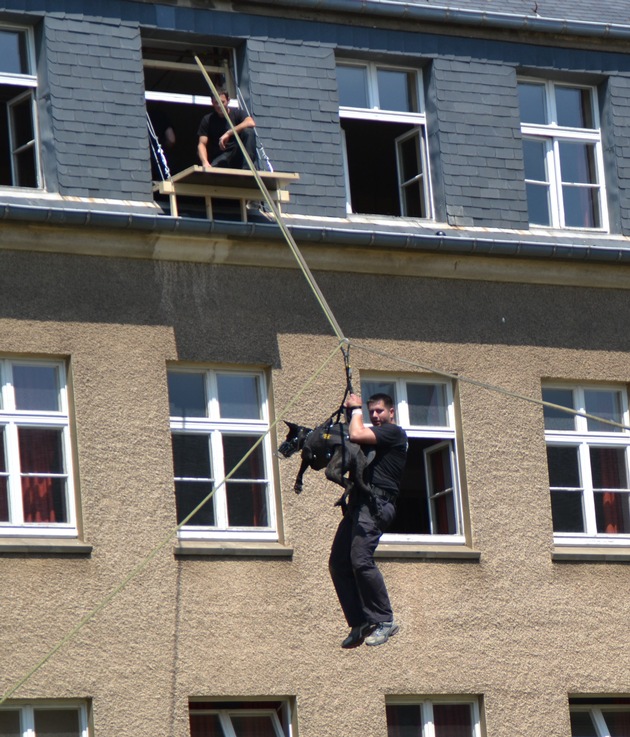 POL-NI: Nienburger Polizeidiensthundführergruppe der Polizeidirektion Göttingen folgte der Einladung nach Luxemburg