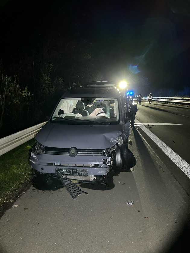 POL-BI: Schwerer Unfall nach Sekundenschlaf auf der A 44