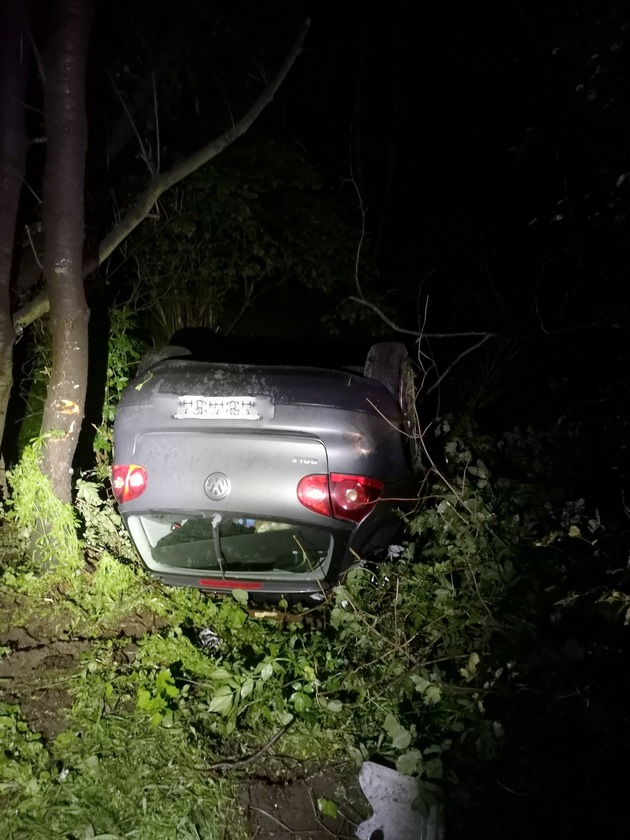 POL-WES: Kamp-Lintfort - Ein Unfall, der Schlimmes befürchten ließ - Polizei warnt vor Ausweichen bei Wildwechsel