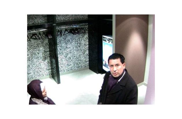 POL-D: Handgepäckdiebstähle in Hotels - Kriminalpolizei fahndet mit Fotos nach Tatverdächtigen