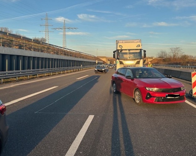 POL-PDLD: B10/AS Landau-Nord - Fehler beim Fahrstreifenwechsel