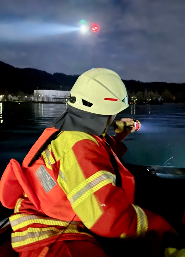 FW Bad S&auml;ckingen: Schlaflose Nacht f&uuml;r die Feuerwehr Bad S&auml;ckingen: Suchaktion und Kaminbrand