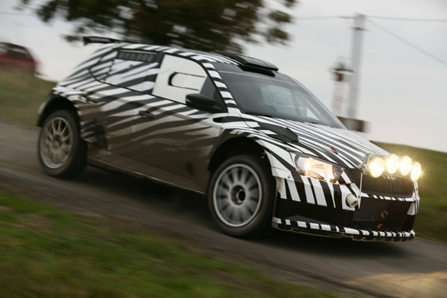 SKODA Fabia R 5: Entwicklung des neuen Rallye-Fahrzeugs läuft nach Plan (FOTO)
