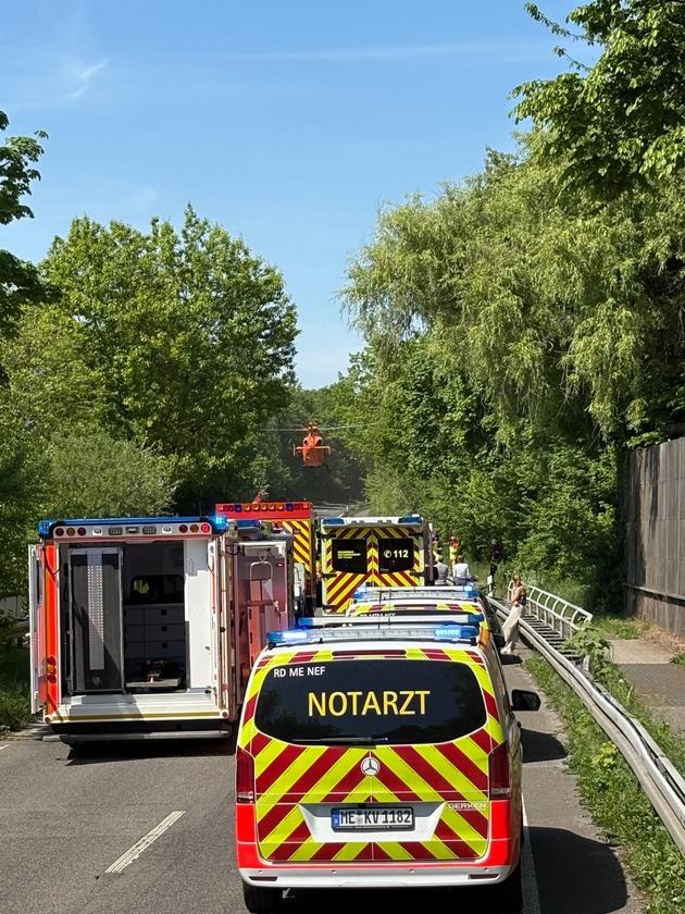 FW Mettmann: Schwerer Verkehrsunfall auf der L239 - Drei Personen verletzt.