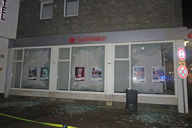 POL-ME: Geldautomat gesprengt: Polizei ermittelt und bittet um sachdienliche Hinweise - Langenfeld - 2305034