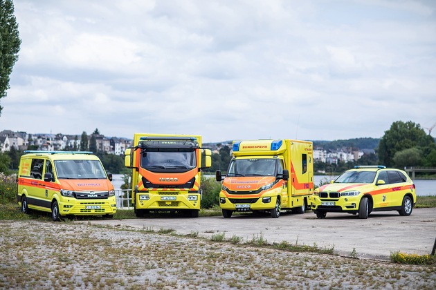 Schneller als geplant: Neue Rettungsdienstflotte der Bundeswehrkrankenhäuser ist komplett 28 neue Einsatzwagen offiziell an den Sanitätsdienst der Bundeswehr übergeben