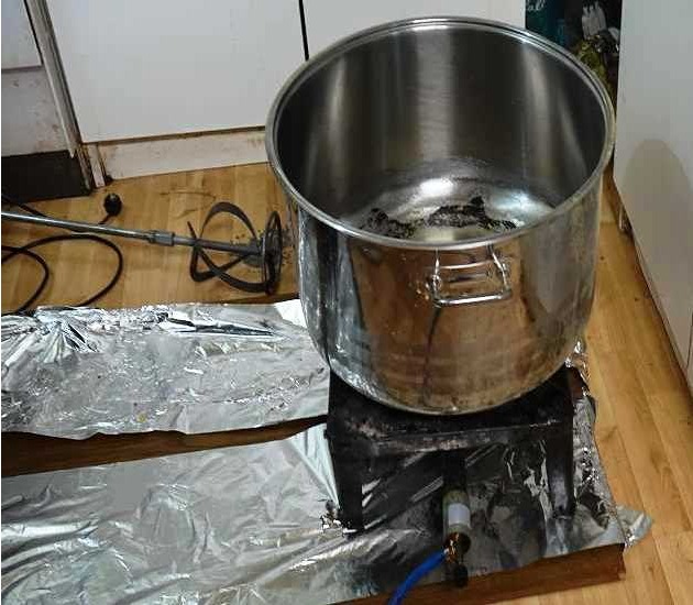 ZOLL-E: Zollfahndung Essen hebt illegale Wasserpfeifentabakküche aus und stellt über 110 kg Wasserpfeifentabak sicher