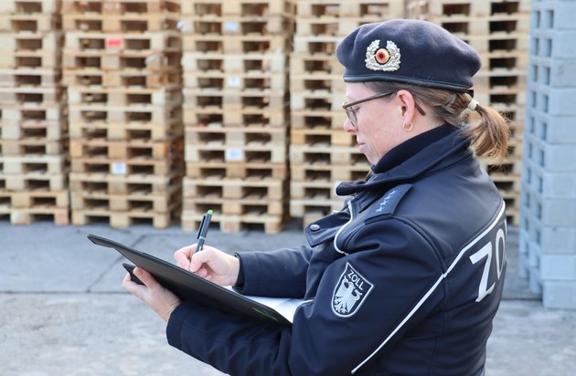 HZADD Dresden Zoll prüft Unternehmen im Wach und Sicherheitsgewerbe