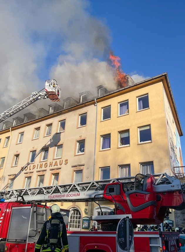 FW-BO: Brand im Dachgeschoss des Kolpinghauses in der Bochumer Innenstadt