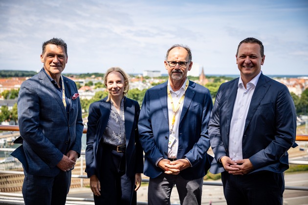 Aktuelle Pressemeldung: Wo die Reise begann: AIDA Cruises feiert 30 Jahre in Rostock-Warnem&uuml;nde