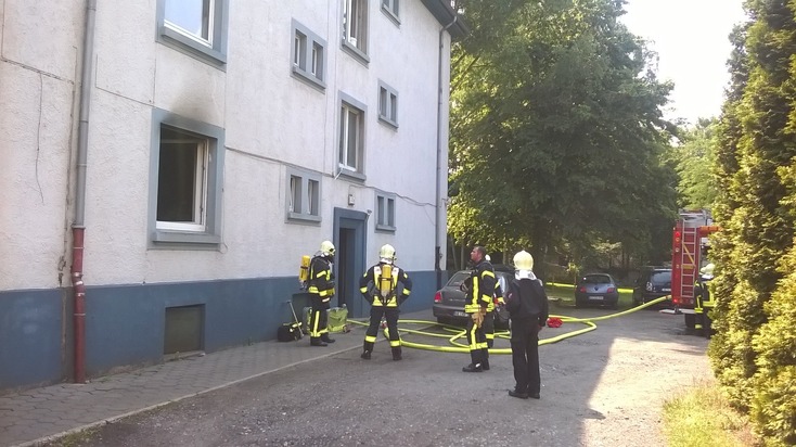 FW-GE: 2 parallele Brandeinsätze in Gelsenkirchen Schalke und Altstadt