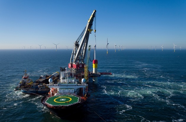 Erster Rammschlag für den Trianel Windpark Borkum II / EWE und Trianel setzen erstes Fundament für kommunalen Offshore-Windpark