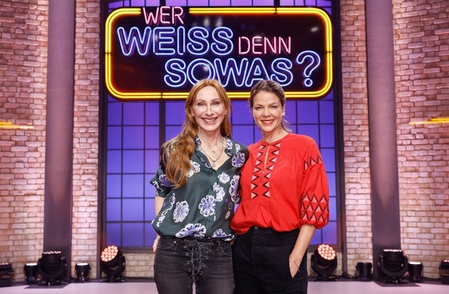 Jessica Schwarz und Andrea Sawatzki bei "Wer weiß denn sowas?" - Das Wissensquiz vom 31. März bis 4. April 2025, um 18:00 Uhr im Ersten