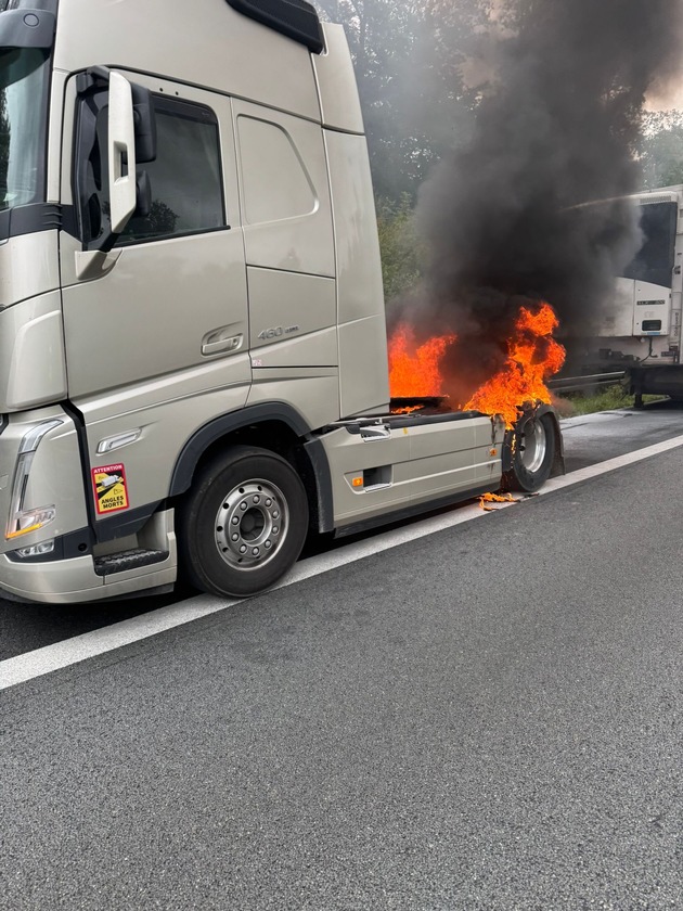 FW Helmstedt: LKW Brand auf der A2