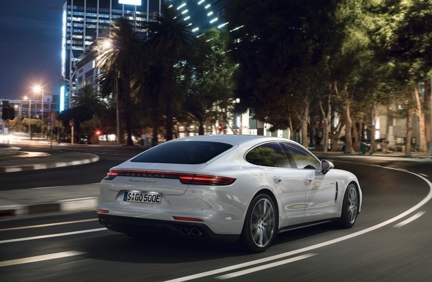 Porsche Schweiz AG: Turbo S E-Hybrid wird st&auml;rkstes Modell der Panamera-Reihe / Porsche-Weltpremiere in Genf: Zweite Hybrid-Variante des Panamera geht an den Start