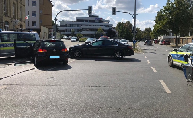 POL-HI: Drei verletzte Personen bei Verkehrsunfall in Hildesheim
