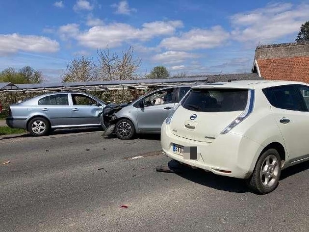 POL-STD: Fünf Autos an Unfall In Jork-Hove beteiligt - zwei Insassen leicht verletzt