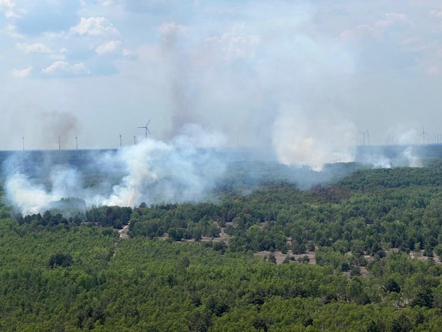 BPOLP Potsdam: Bundespolizei unterstützt weiterhin bei der Bekämpfung eines Wald- und Vegetationsbrandes in Jüterbog