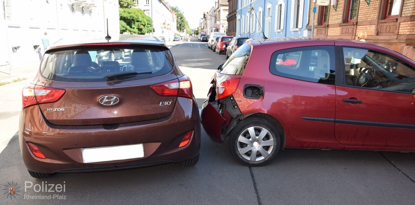 POL-PPWP: Unfall mit hohem Sachschaden in der Bismarckstraße